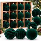 Kerstballen 12 Stuks – Donkergroen – Fluwelen Kerstboomversiering – 3 Verschillende Designs – Onbreekbare Kerstballen 5,5 cm – Inclusief Ophangkoorden
