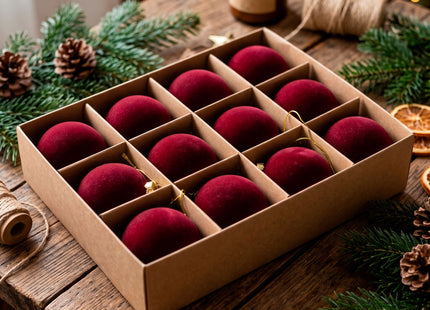 Kerstballen 12 Stuks – Bordeauxrood – Fluwelen Kerstboomversiering – Onbreekbare Kerstballen 5,5 cm – Inclusief Ophangkoorden