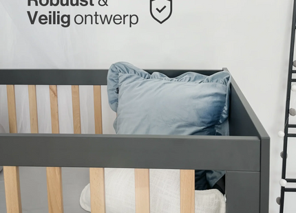 Baby Bed - Massief Eiken -  Verstelbaar - Inclusief Matras - Grijs / Naturel - 120 x 60 CM