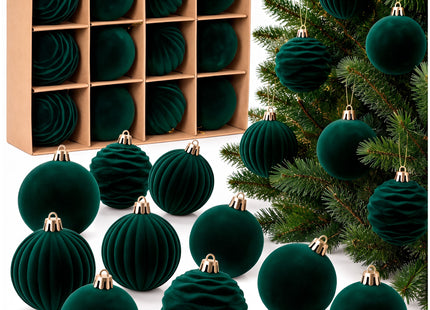 Kerstballen 12 Stuks – Donkergroen – Fluwelen Kerstboomversiering – 3 Verschillende Designs – Onbreekbare Kerstballen 5,5 cm – Inclusief Ophangkoorden