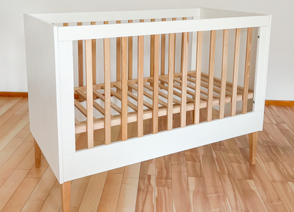 Baby Bed - Massief Eiken - Verstelbaar - Inclusief Matras - Wit / Naturel - 120 x 60 CM