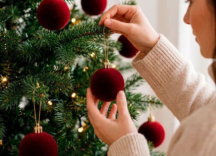 Kerstballen 12 Stuks – Bordeauxrood – Fluwelen Kerstboomversiering – Onbreekbare Kerstballen 5,5 cm – Inclusief Ophangkoorden