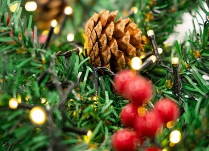 Kerstslinger met Verlichting 3 Meter – 70 Warm Witte LED Lampjes – Dennenappels en Rode Bessen – 8 Lichtstanden – Timer – IP44 – Binnen en Buiten